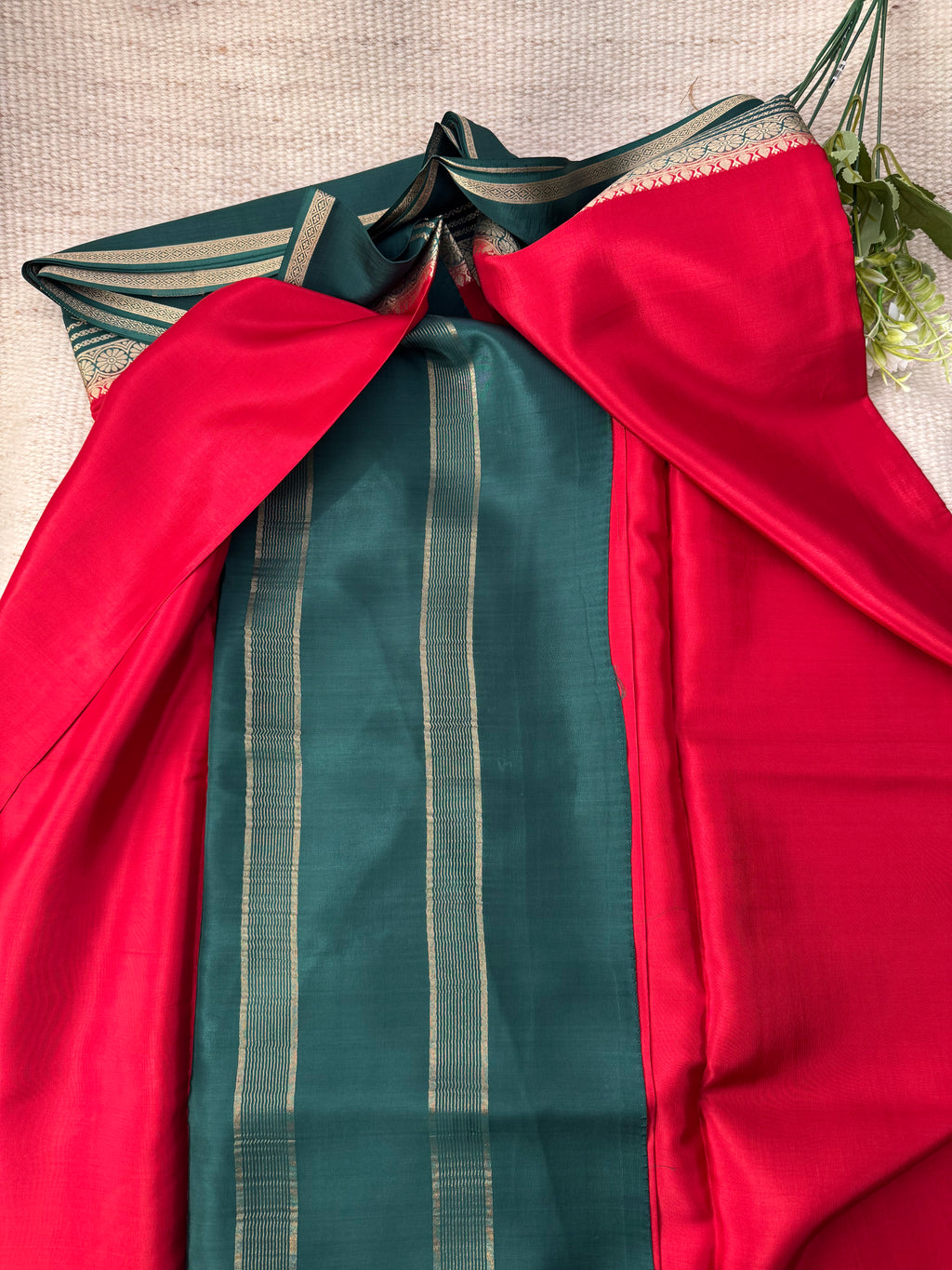 Visaya crape red and green