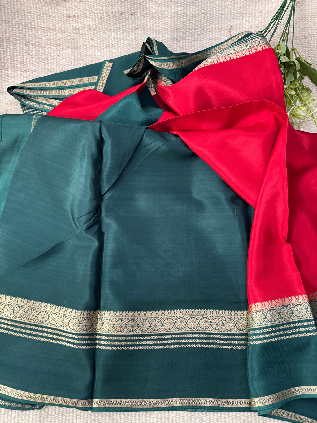 Visaya crape red and green