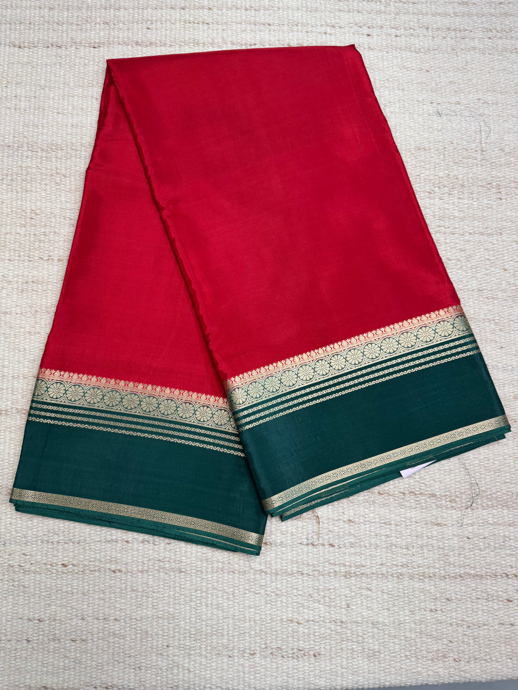 Visaya crape red and green