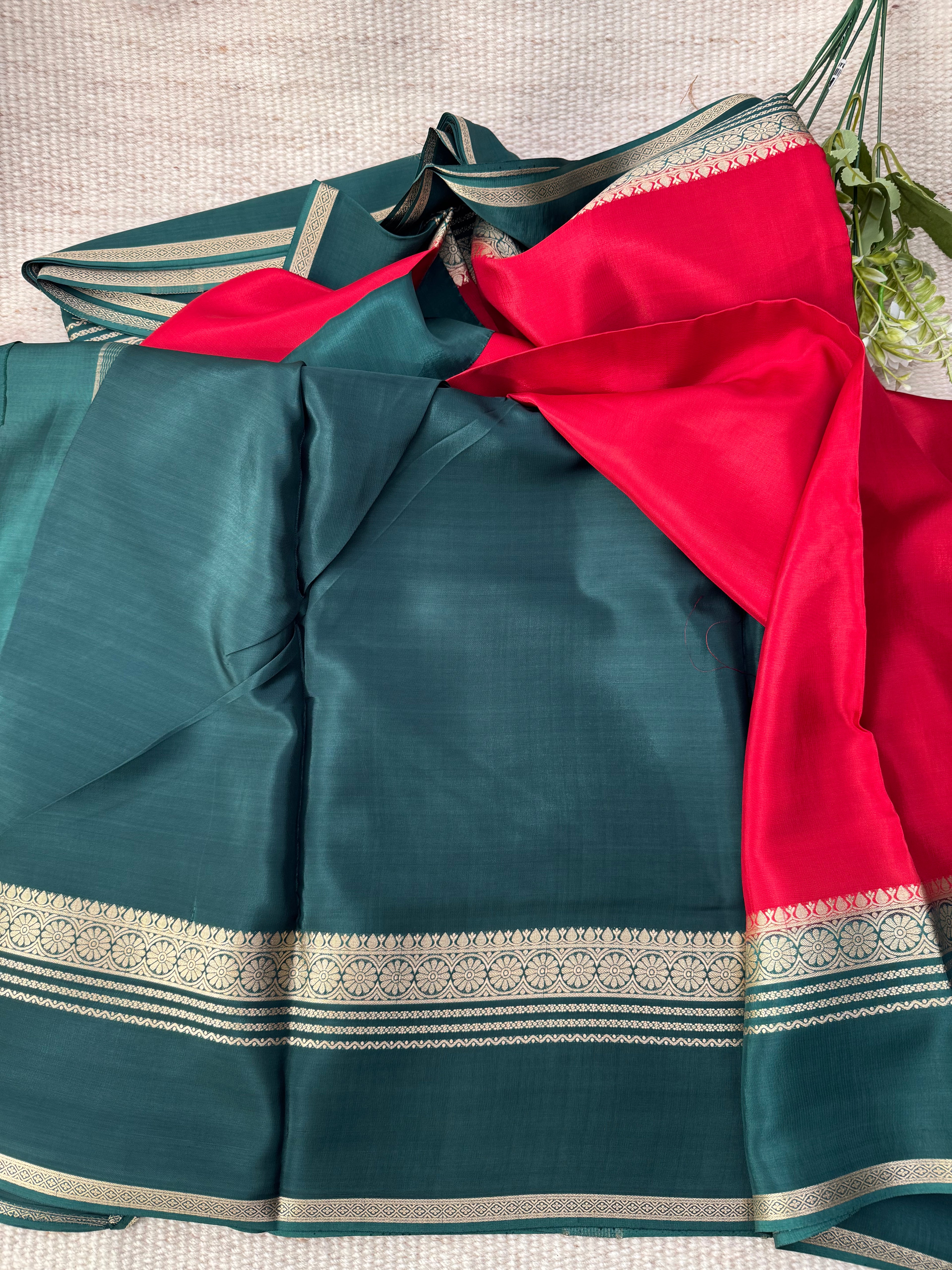 Visaya crape red and green